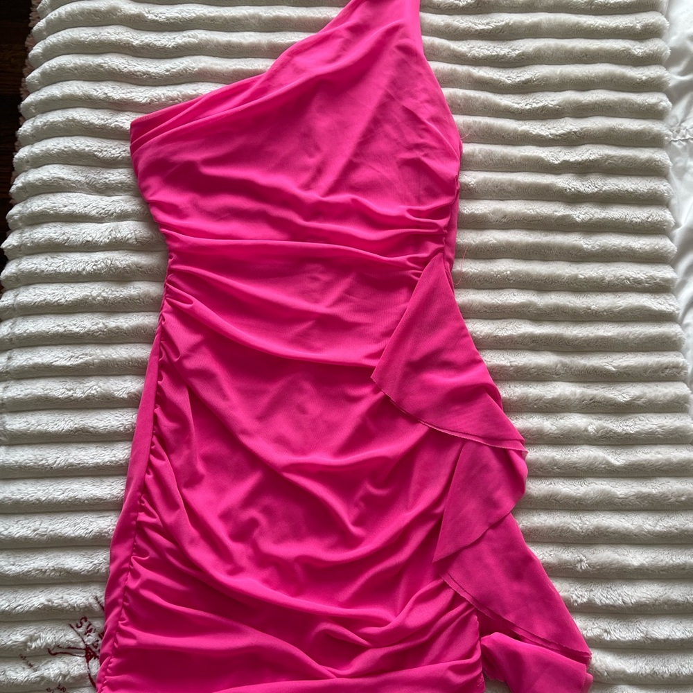 Elegant Pink One-Shoulder Dress